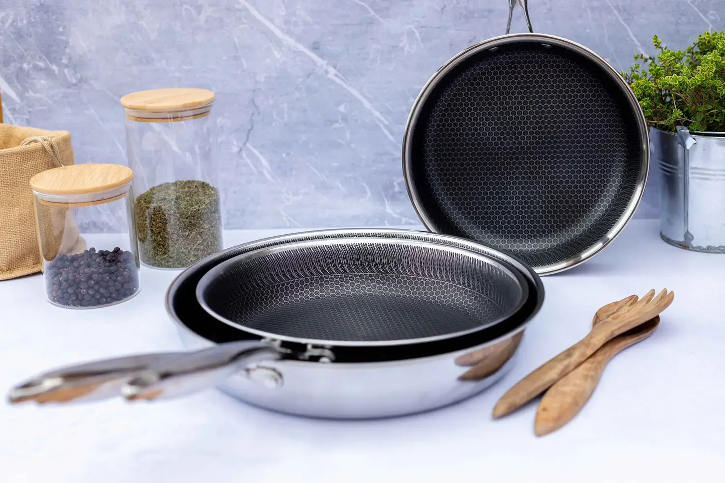 Vulcano Crêpe Pan, 3-ply with honeycomb coating | Silver / Black | 18/10 Stainless Steel